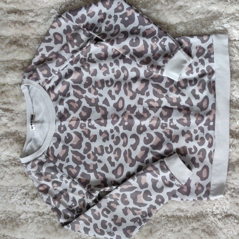 EUC Leopard print sweatshirt